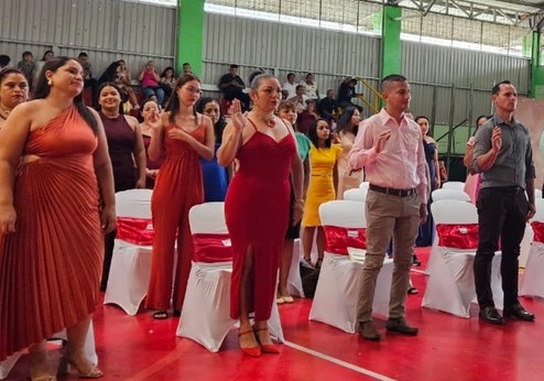 60 upaleños se graduaron en Educación Rural