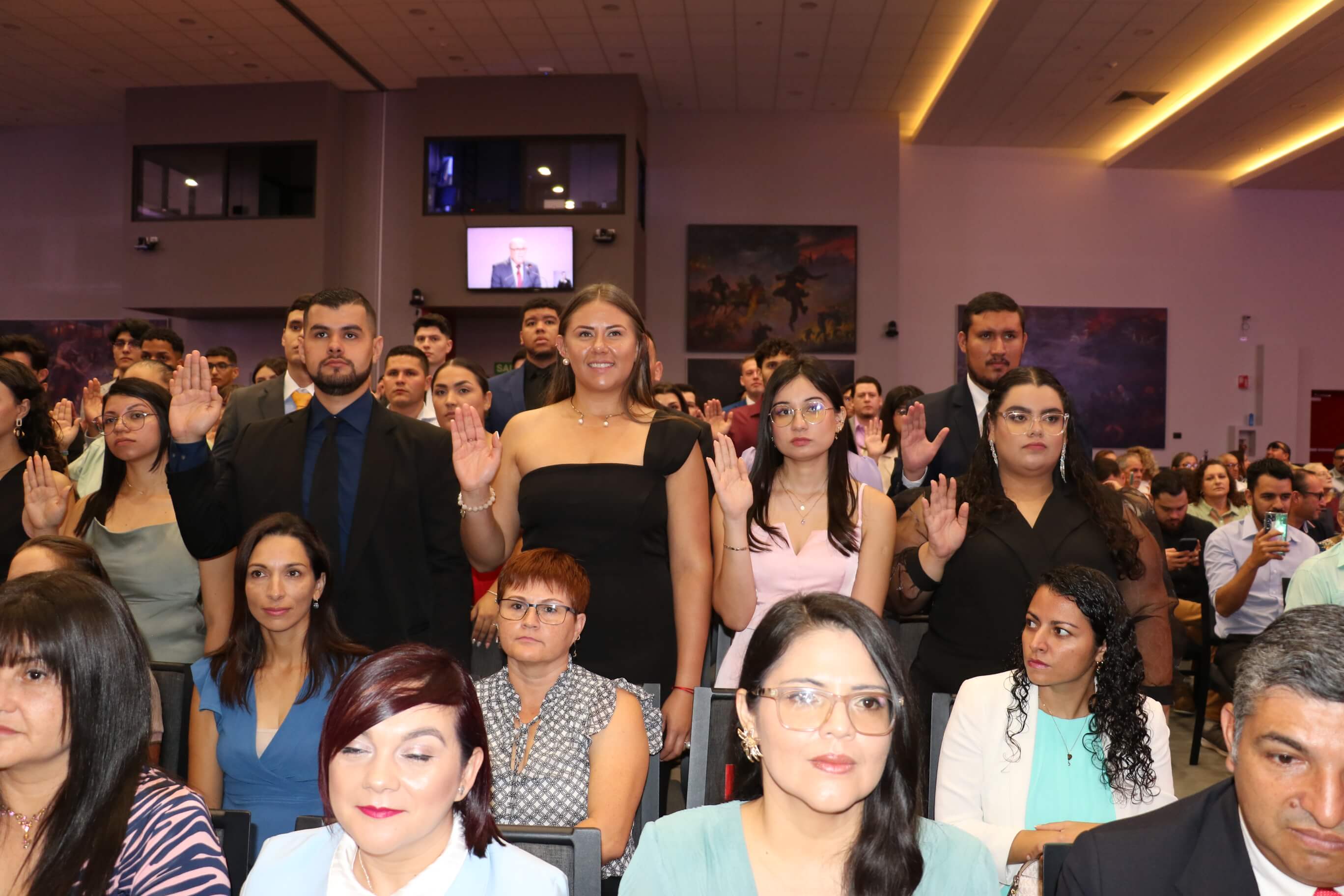 Interuniversitaria de Alajuela graduó 86 profesionales sello UNA