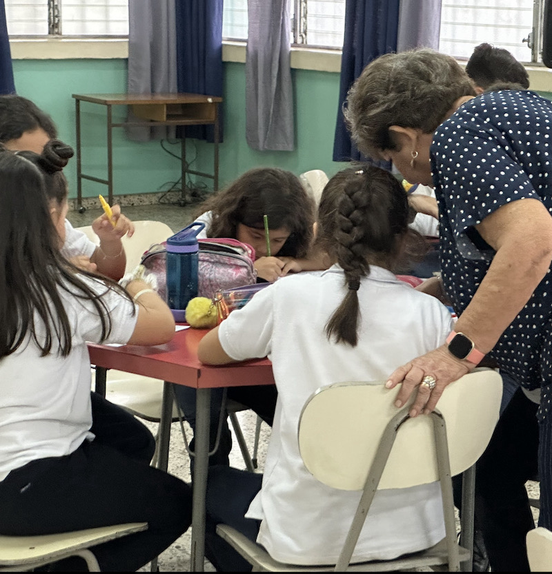 Encuentro intergeneracional promueve la lectura en niños