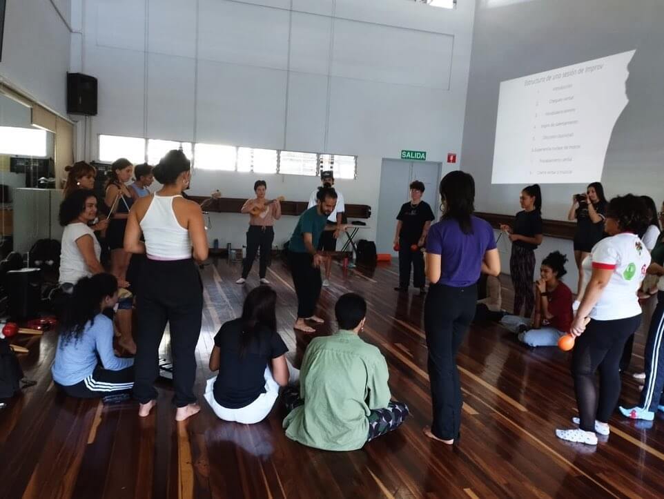 Arte y Bienestar Emocional: los efectos positivos de la música en la salud mental, a cargo de José Esteban Esquivel.