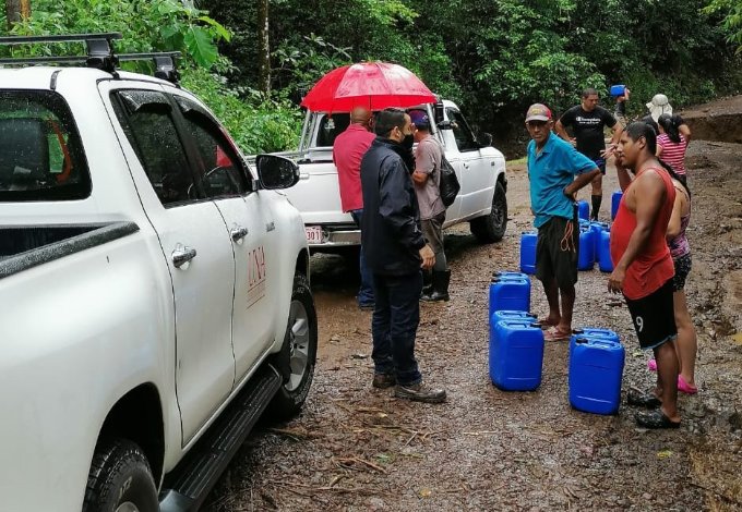 UNA colabora con damnificados por inundaciones en Nicoya