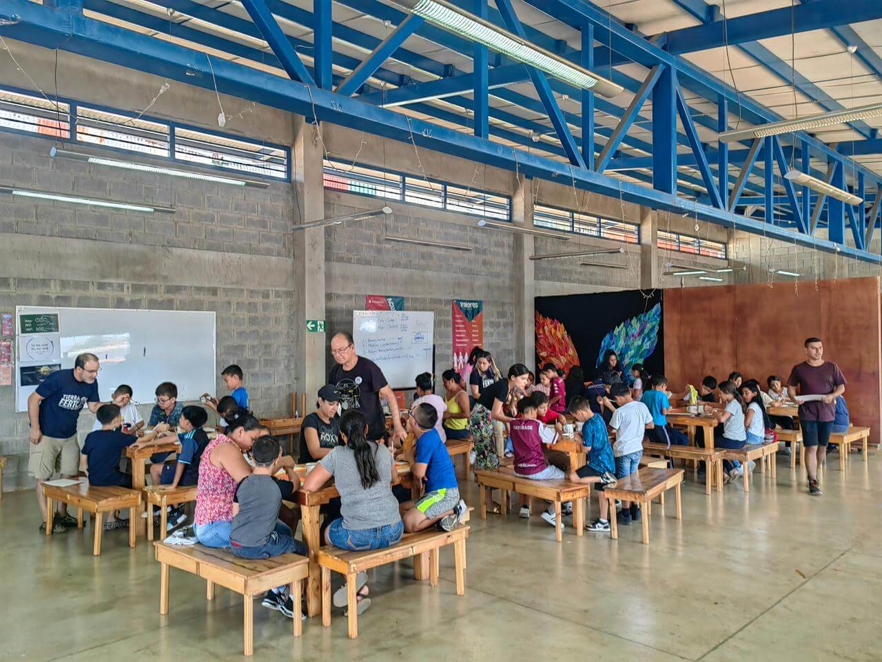 Niños de Guararí exponen sus obras la UNA