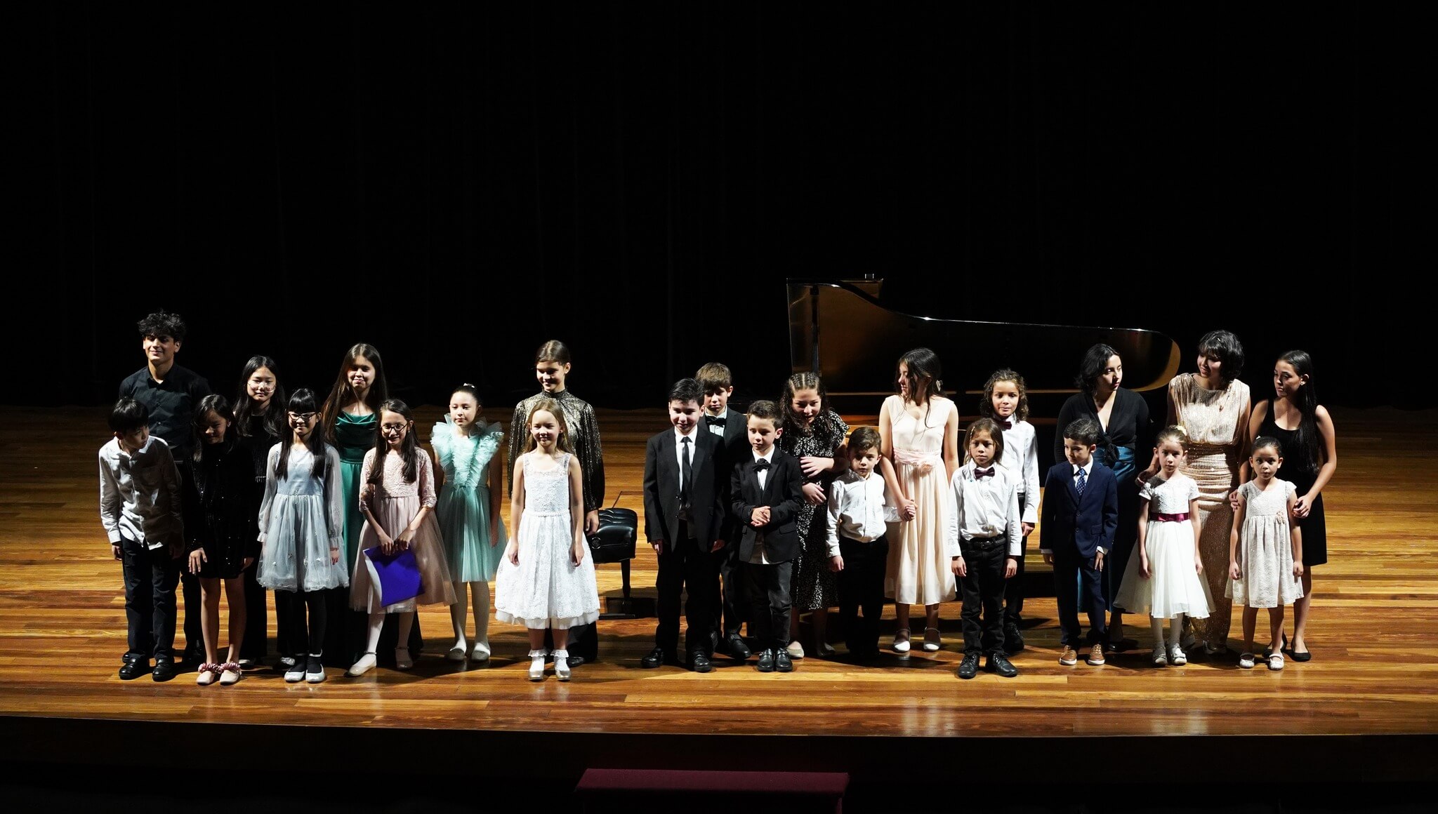 Jóvenes pianistas deslumbran en Teatro Nacional