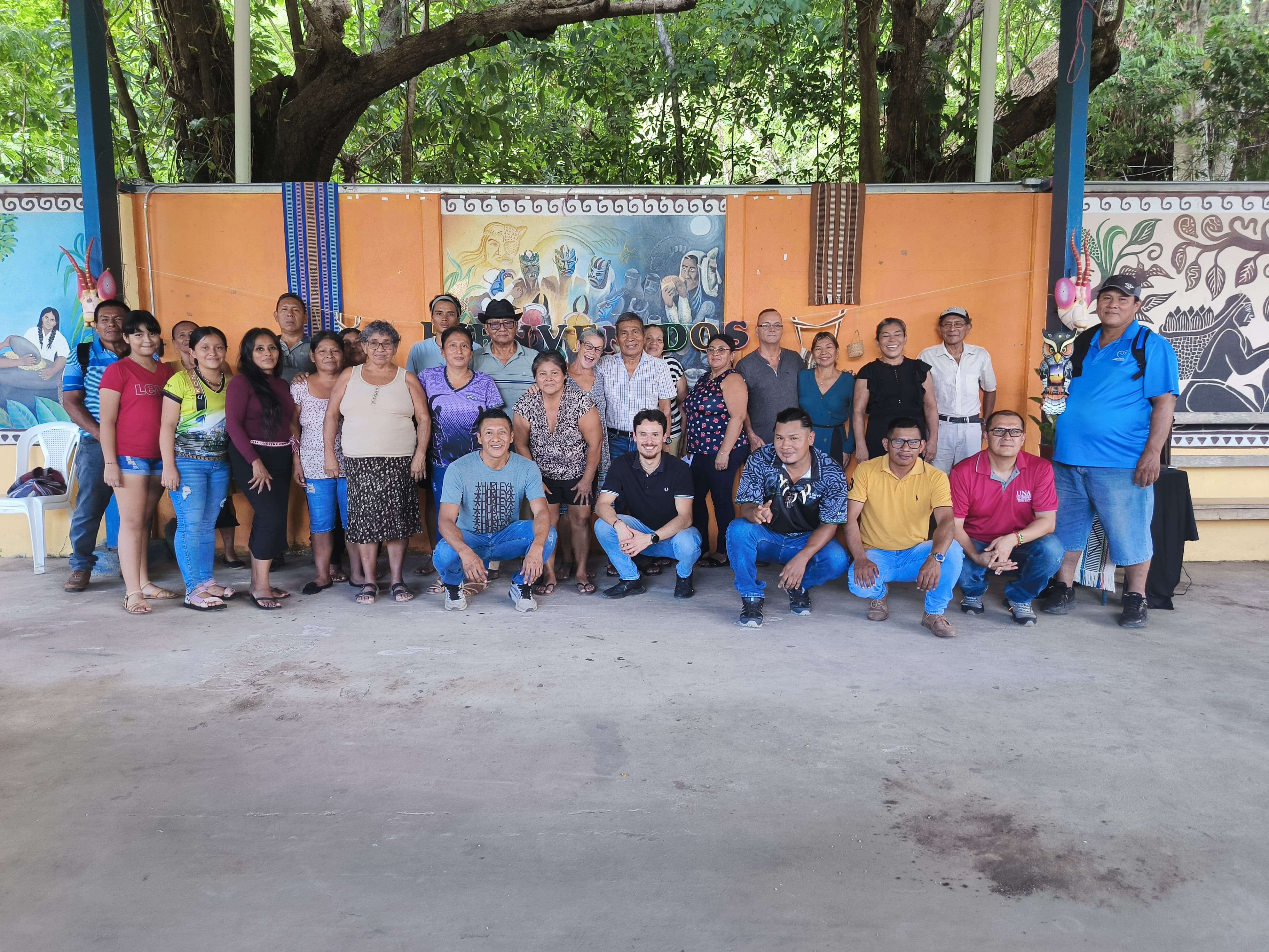 Rey Curré avanza en reglamento forestal indígena
