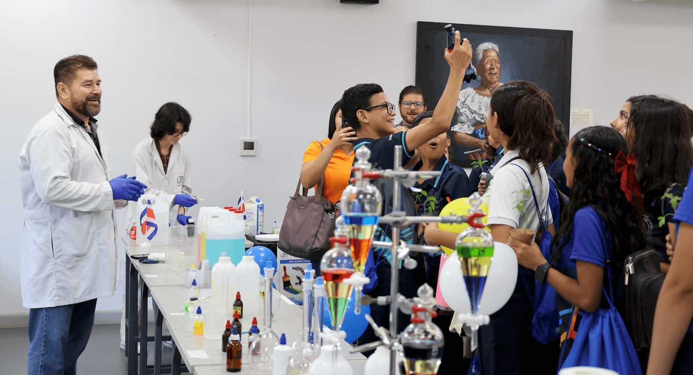 Ciencia, tecnología y creatividad sedujeron a escolares en Liberia 