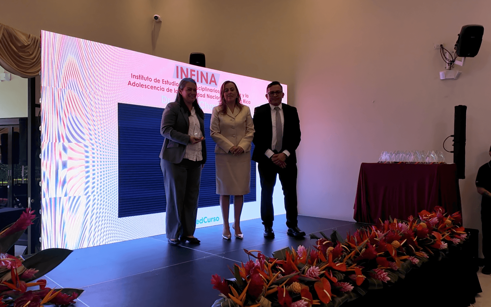 UNA e INEINA reciben galardón por su aporte a la protección de la niñez