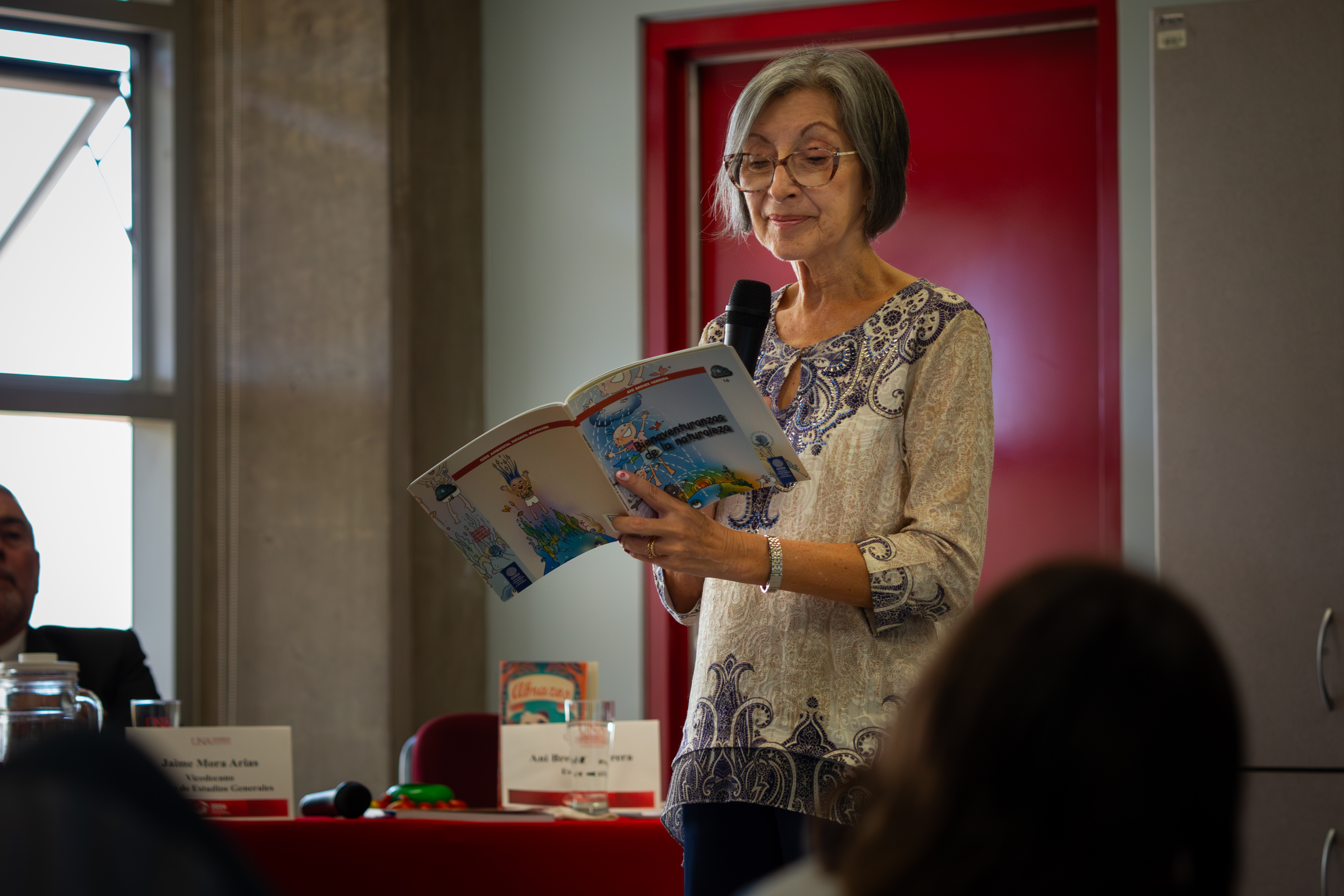 UNA celebra el Día del Libro con los más pequeños