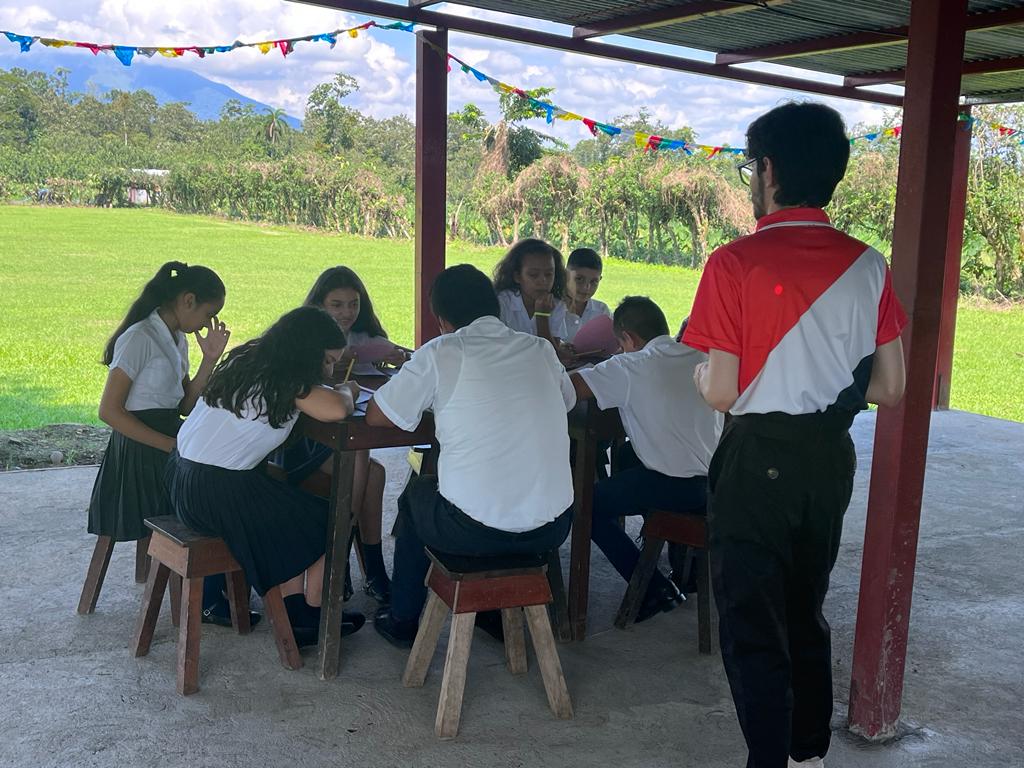  Gira educativa de la UNA fomentan valores humanistas y desarrolla habilidades