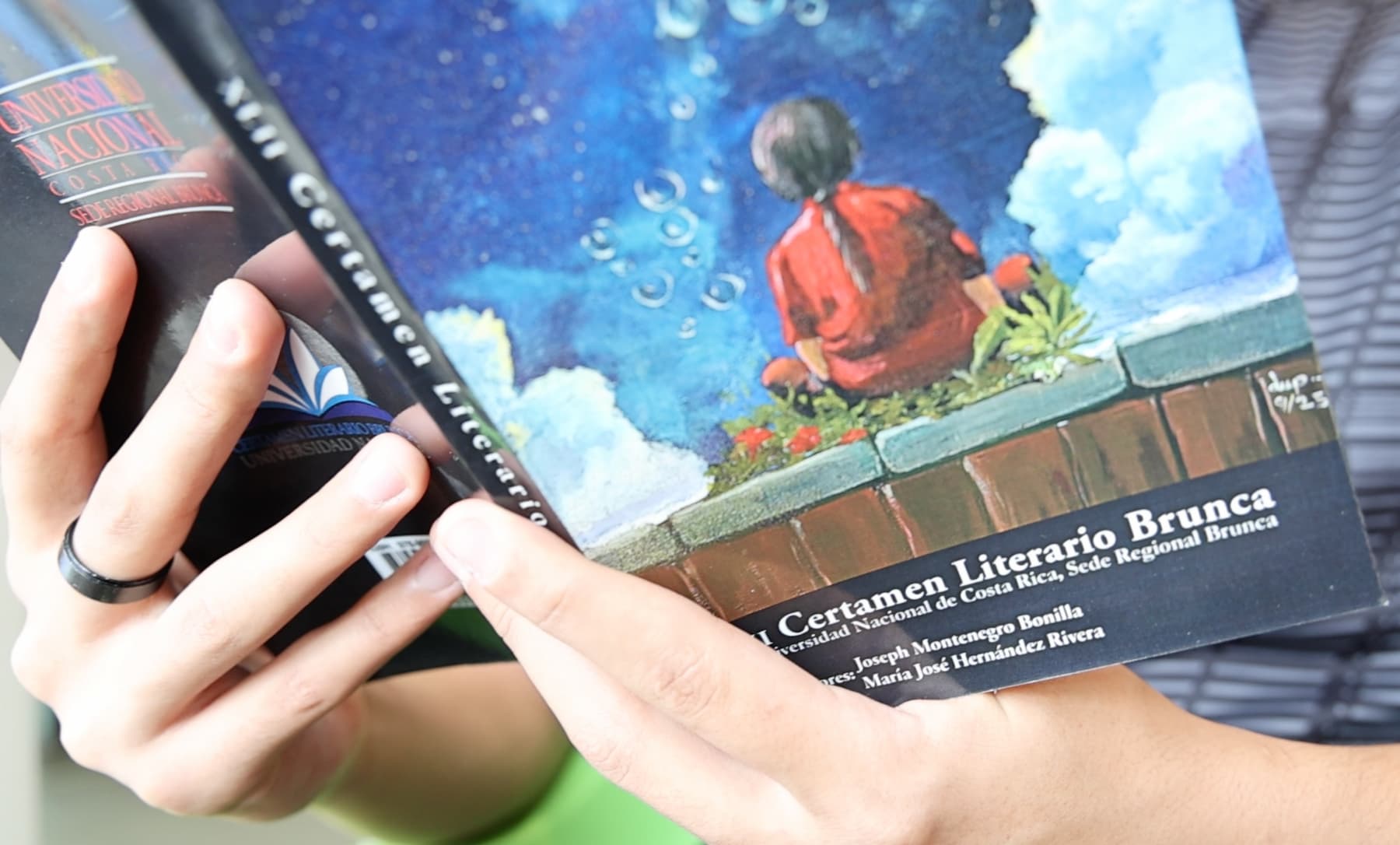 Portada del libro con las compilaciones ganadoras de 2025 / Randall Hernández Wright