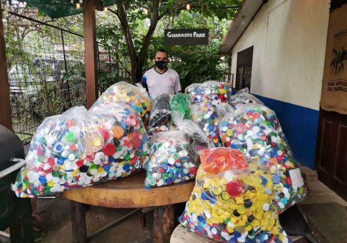 ¡Exitosa recolección de tapas plásticas por UNA Costa Rica accesible!