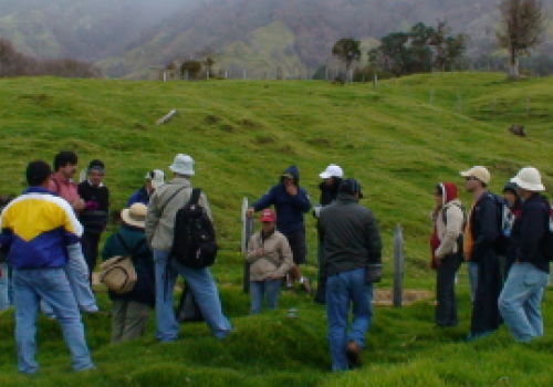 Académicos visitan volcán Turrialba